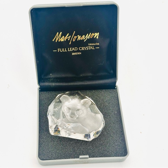 Mats Jonasson Sweden Tiger Cub Crystal Paperweight - Picture 8 of 11